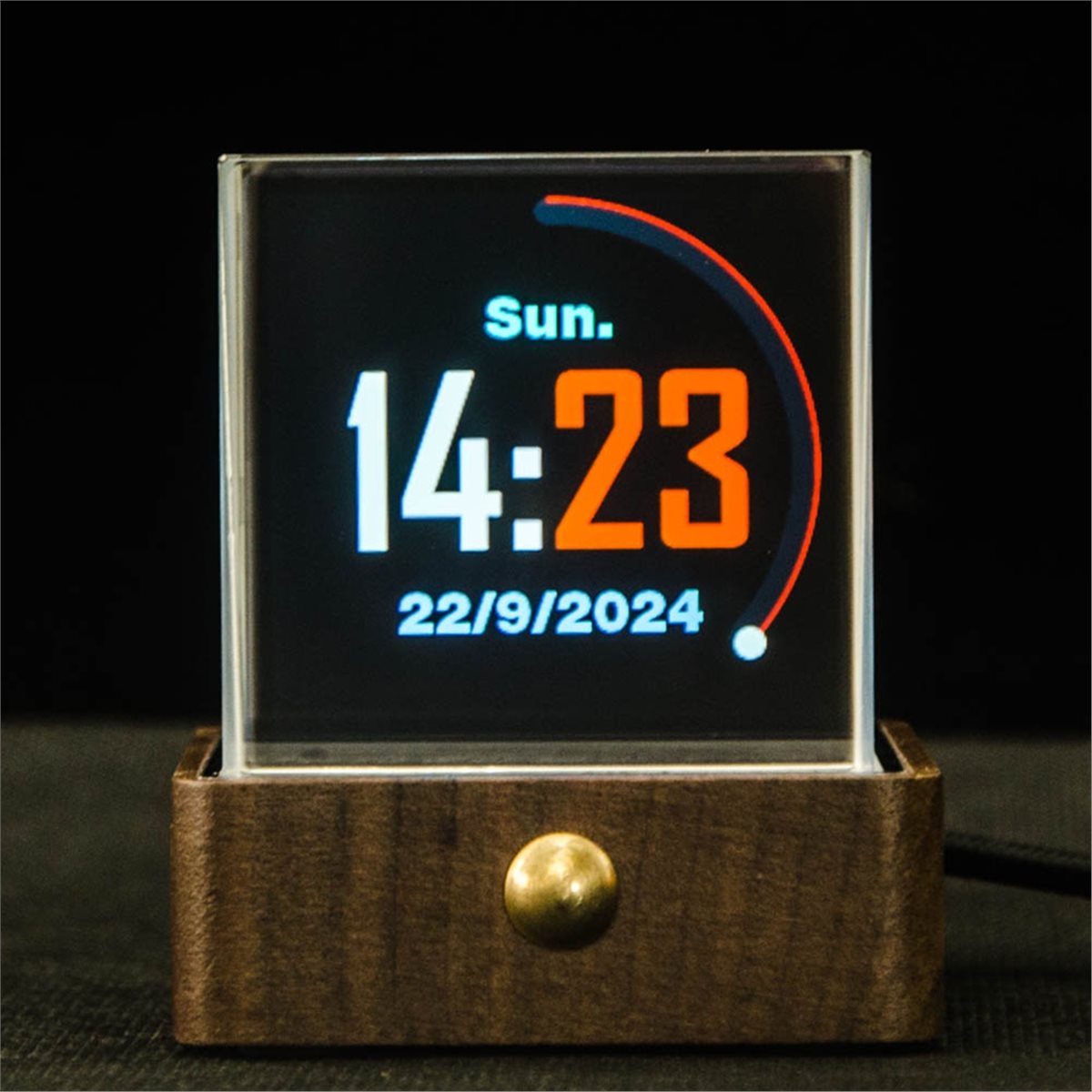 Tech Trend Accessories - [2026 Trend]Cube-Max Big Tech Crystal Display